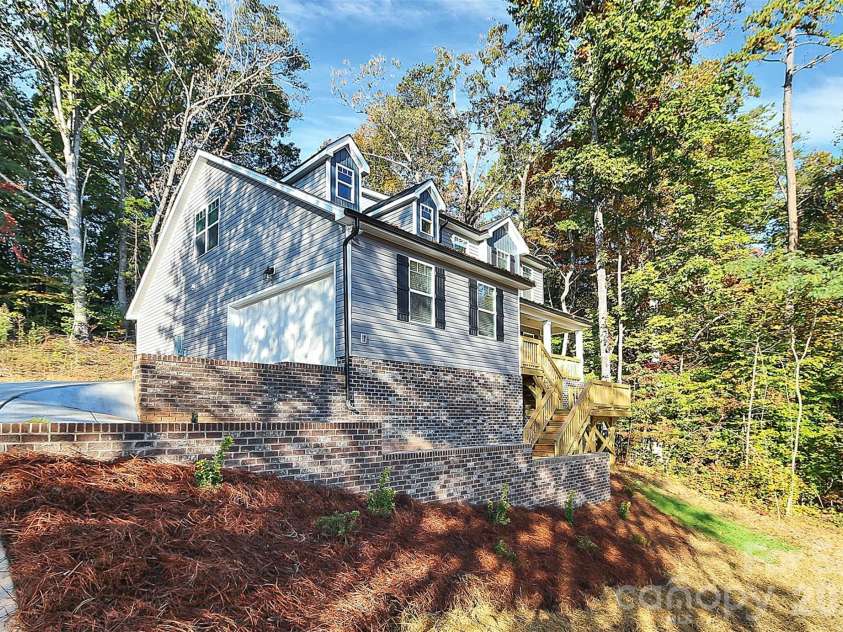 2595 Henry Falls Drive, Hickory, NC 28602.  MLS# CAR4413299, YatesRealty ID 44345. 