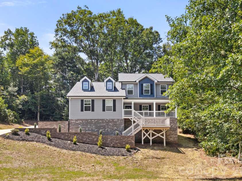 2595 Henry Falls Drive, Hickory, NC 28602.  MLS# CAR4413299, YatesRealty ID 44345. 