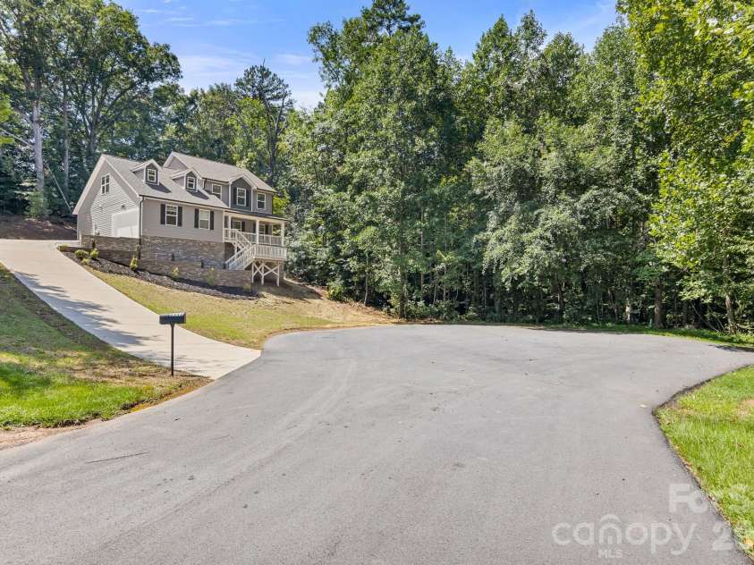 2595 Henry Falls Drive, Hickory, NC 28602.  MLS# CAR4413299, YatesRealty ID 44345. 