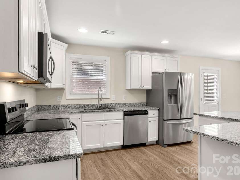 2595 Henry Falls Drive, Hickory, NC 28602.  MLS# CAR4413299, YatesRealty ID 44345. 