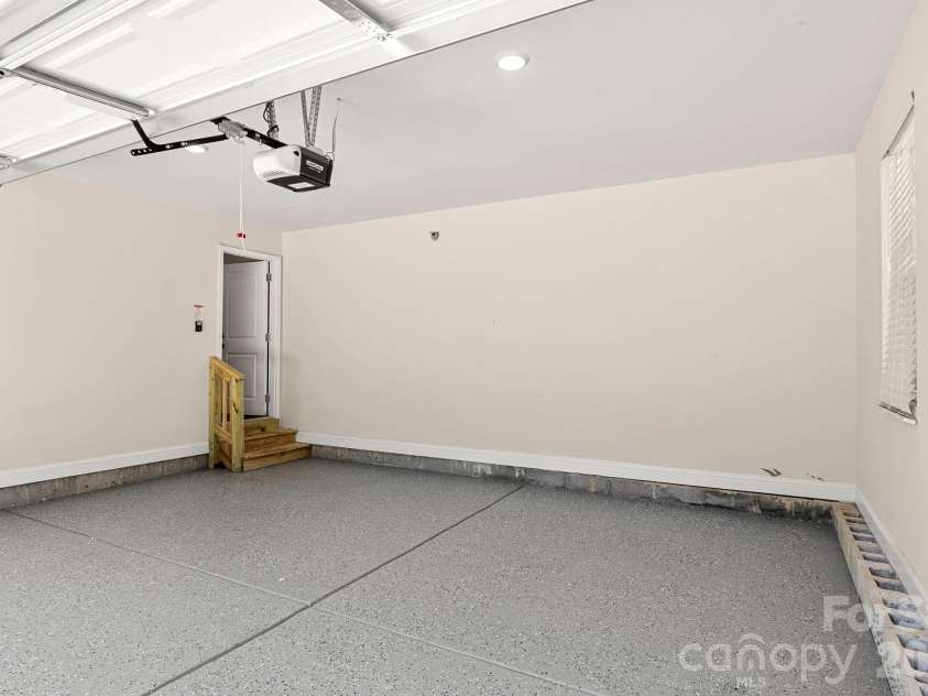 2595 Henry Falls Drive, Hickory, NC 28602.  MLS# CAR4413299, YatesRealty ID 44345. 