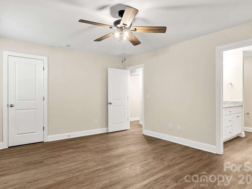 2595 Henry Falls Drive, Hickory, NC 28602.  MLS# CAR4413299, YatesRealty ID 44345. 