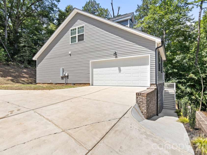 2595 Henry Falls Drive, Hickory, NC 28602.  MLS# CAR4413299, YatesRealty ID 44345. 