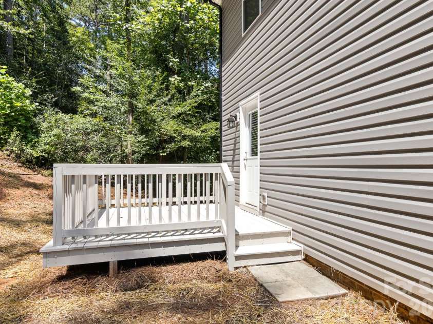 2595 Henry Falls Drive, Hickory, NC 28602.  MLS# CAR4413299, YatesRealty ID 44345. 