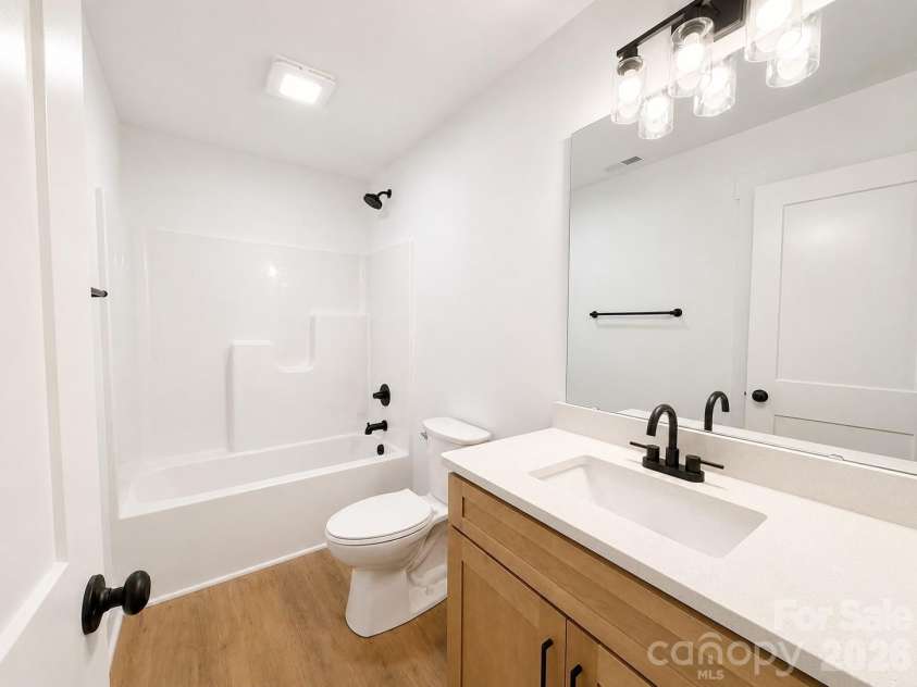 2697 Kendelwood Drive, Lancaster, SC 29720.  MLS# CAR4409067, YatesRealty ID 44346. 2nd full bathroom