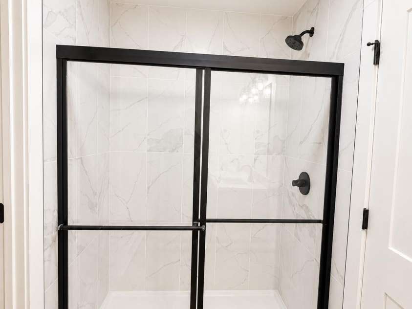 2697 Kendelwood Drive, Lancaster, SC 29720.  MLS# CAR4409067, YatesRealty ID 44346. Walk in shower