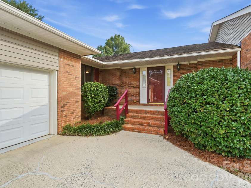 197 Park Road, Mount Holly, NC 28120.  MLS# CAR4414607, YatesRealty ID 44348. 