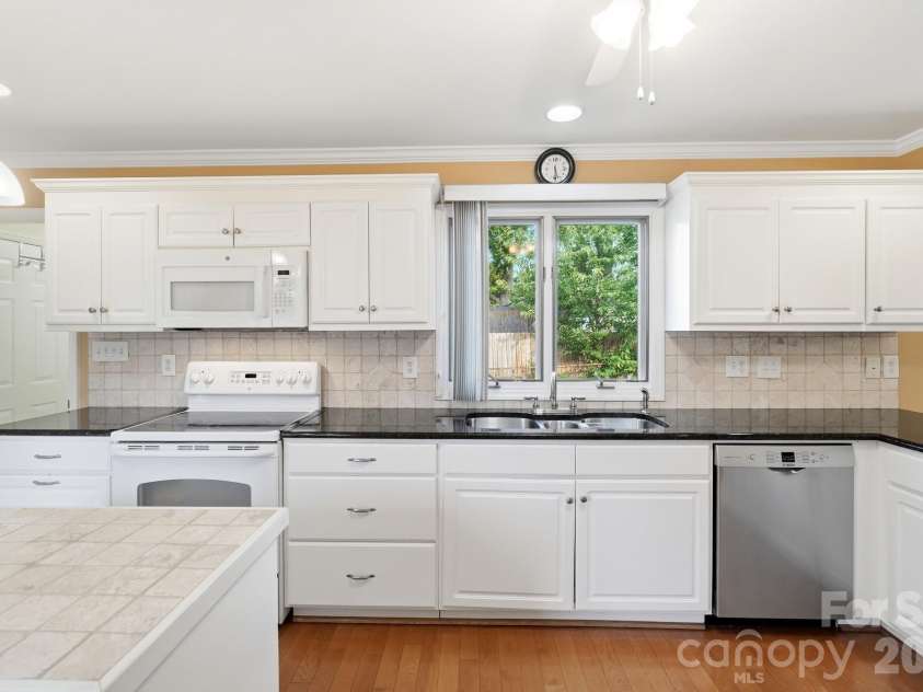 197 Park Road, Mount Holly, NC 28120.  MLS# CAR4414607, YatesRealty ID 44348. 