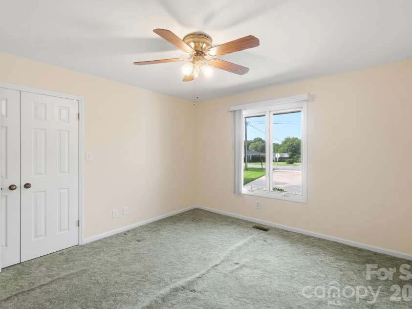 197 Park Road, Mount Holly, NC 28120.  MLS# CAR4414607, YatesRealty ID 44348. 