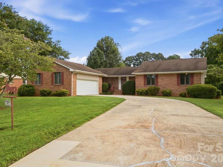 197 Park Road, Mount Holly, NC 28120.  MLS# CAR4414607, YatesRealty ID 44348. 