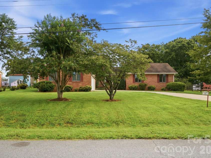 197 Park Road, Mount Holly, NC 28120.  MLS# CAR4414607, YatesRealty ID 44348. 