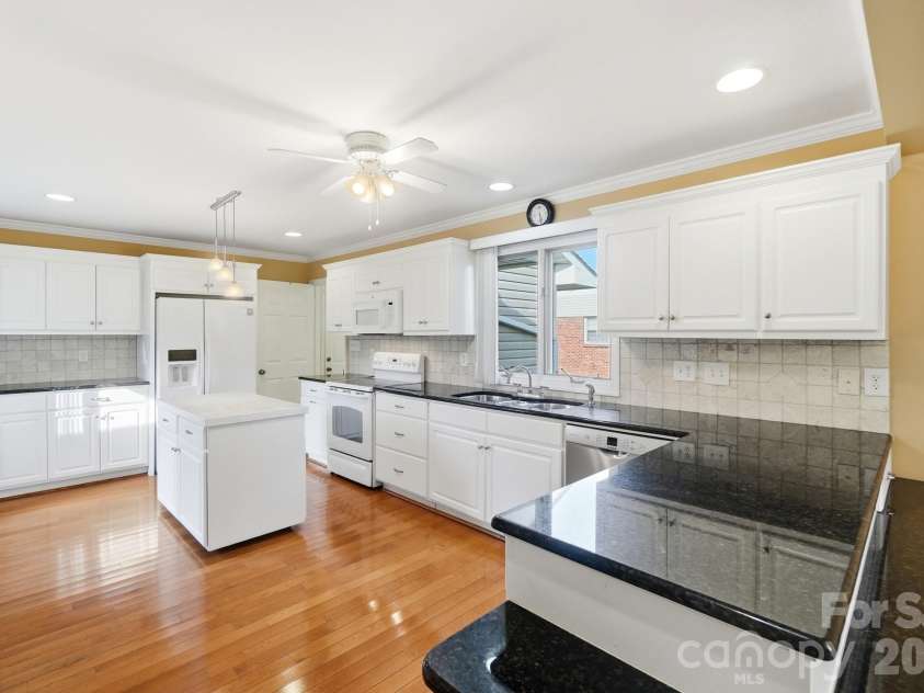 197 Park Road, Mount Holly, NC 28120.  MLS# CAR4414607, YatesRealty ID 44348. Large Kitchen w Tons of Storage