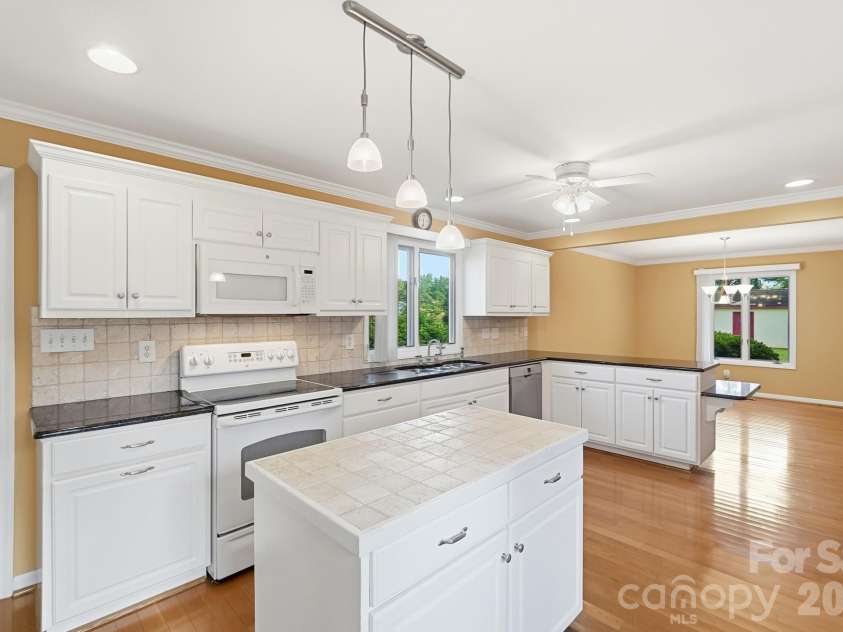 197 Park Road, Mount Holly, NC 28120.  MLS# CAR4414607, YatesRealty ID 44348. Moveable Island