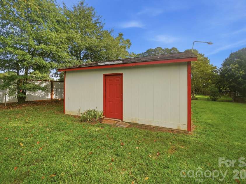 197 Park Road, Mount Holly, NC 28120.  MLS# CAR4414607, YatesRealty ID 44348. Welcome to Your 400sq ft. Workshop