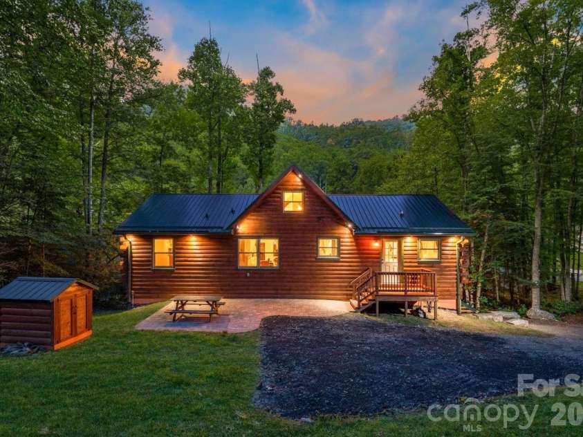 382 Paint Fork Road, Barnardsville, NC 28709.  MLS# CAR4414647, YatesRealty ID 44350. 