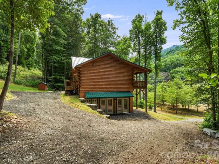 382 Paint Fork Road, Barnardsville, NC 28709.  MLS# CAR4414647, YatesRealty ID 44350. 