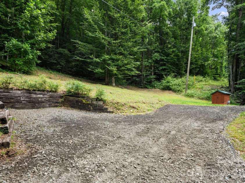 382 Paint Fork Road, Barnardsville, NC 28709.  MLS# CAR4414647, YatesRealty ID 44350. 