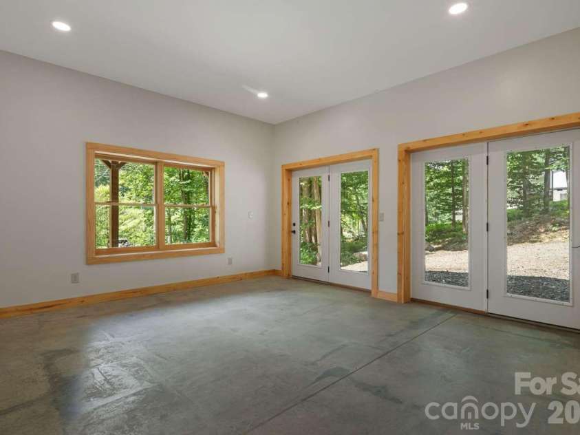 382 Paint Fork Road, Barnardsville, NC 28709.  MLS# CAR4414647, YatesRealty ID 44350. 