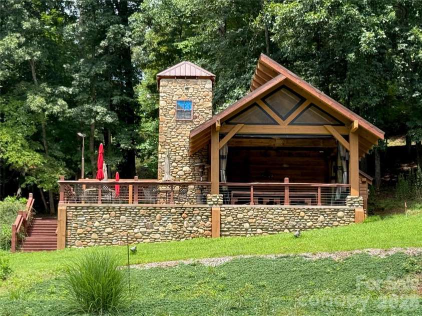 30 Sandys Home Place, Mars Hill, NC 28754.  MLS# CAR4414744, YatesRealty ID 44352. 