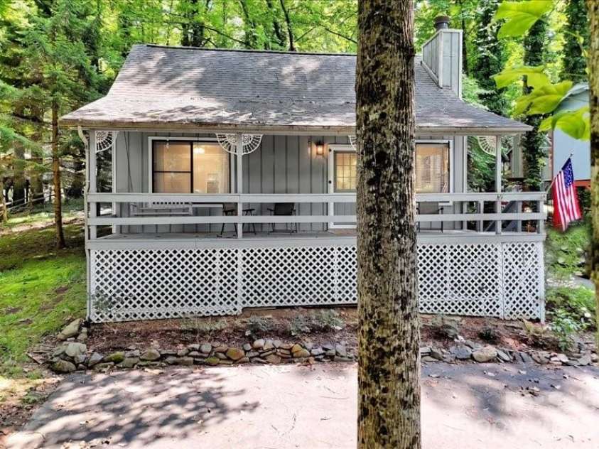 49 Lisa Lane, Maggie Valley, NC 28751.  MLS# CAR4414309, YatesRealty ID 44358. 