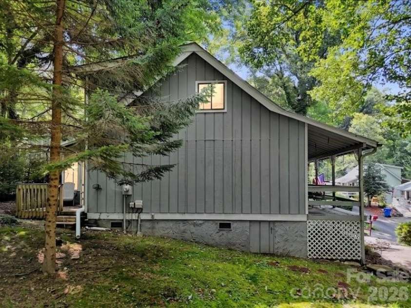 49 Lisa Lane, Maggie Valley, NC 28751.  MLS# CAR4414309, YatesRealty ID 44358. 