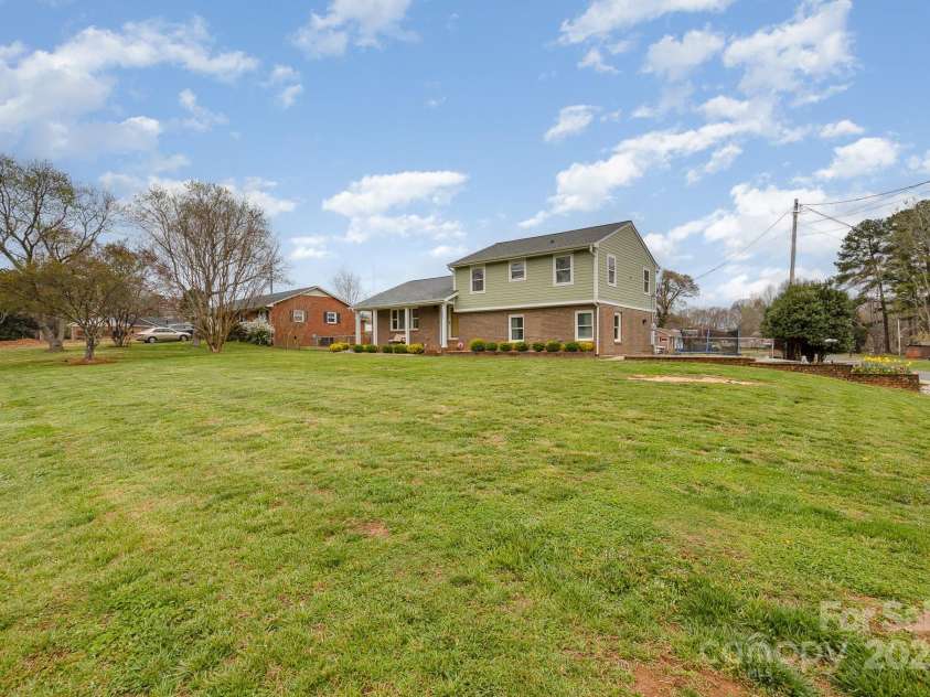 121 Louise Drive, Stanley, NC 28164.  MLS# CAR4235098, YatesRealty ID 4436. 