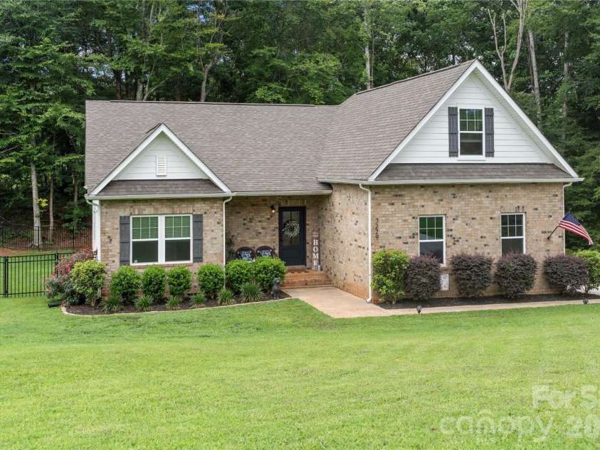 3229 Creek Bend Court, Sherrills Ford, NC 28673.  MLS# CAR4411324, YatesRealty ID 44361. 
