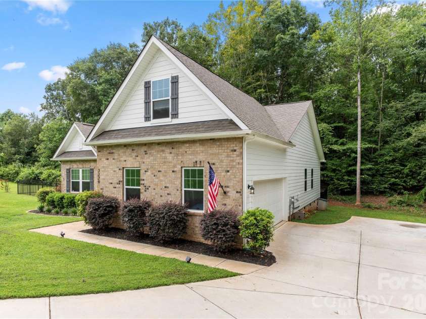 3229 Creek Bend Court, Sherrills Ford, NC 28673.  MLS# CAR4411324, YatesRealty ID 44361. 