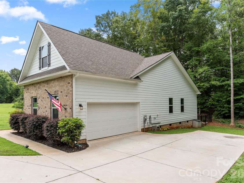 3229 Creek Bend Court, Sherrills Ford, NC 28673.  MLS# CAR4411324, YatesRealty ID 44361. 