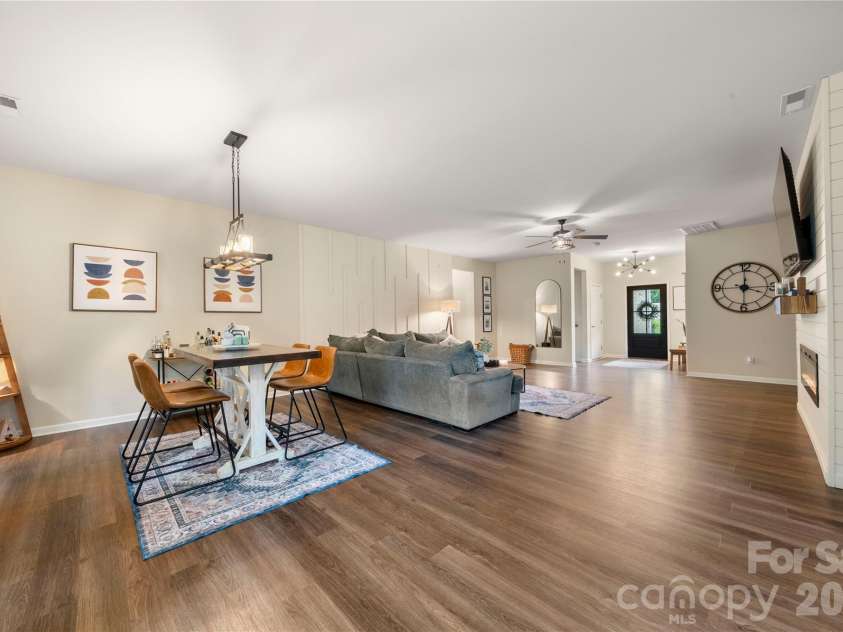 3229 Creek Bend Court, Sherrills Ford, NC 28673.  MLS# CAR4411324, YatesRealty ID 44361. 