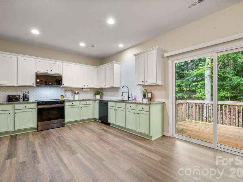 3229 Creek Bend Court, Sherrills Ford, NC 28673.  MLS# CAR4411324, YatesRealty ID 44361. 