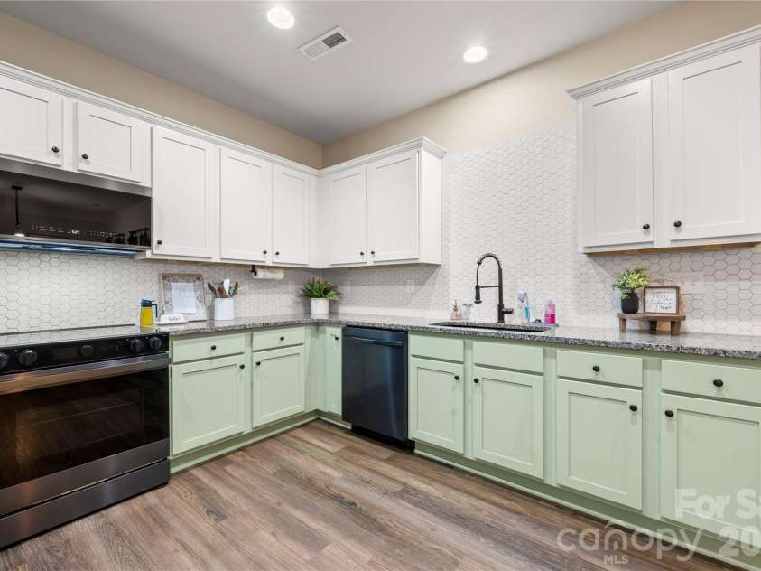 3229 Creek Bend Court, Sherrills Ford, NC 28673.  MLS# CAR4411324, YatesRealty ID 44361. 