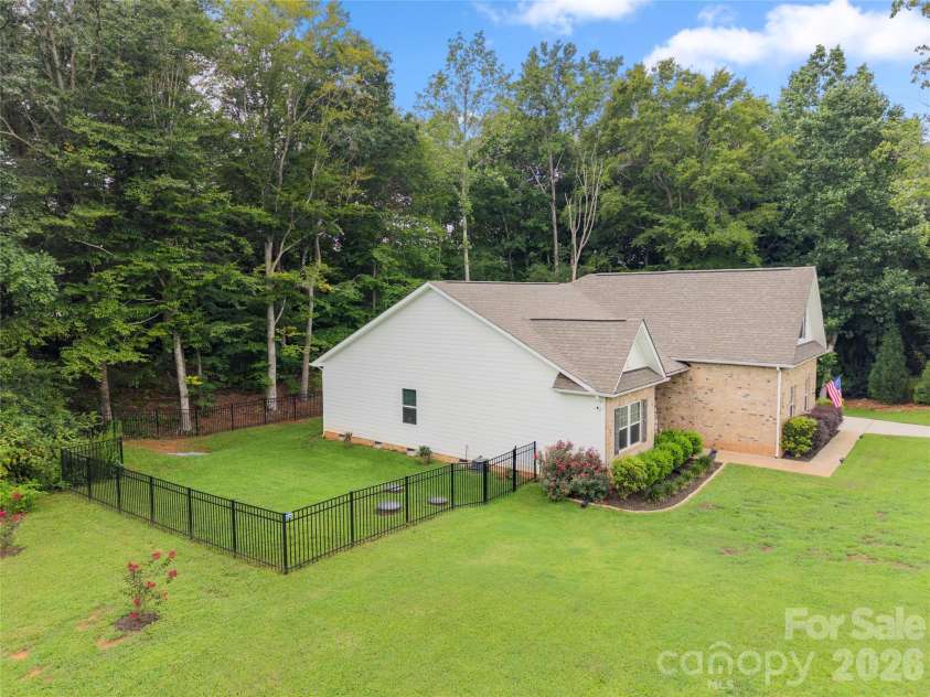 3229 Creek Bend Court, Sherrills Ford, NC 28673.  MLS# CAR4411324, YatesRealty ID 44361. 