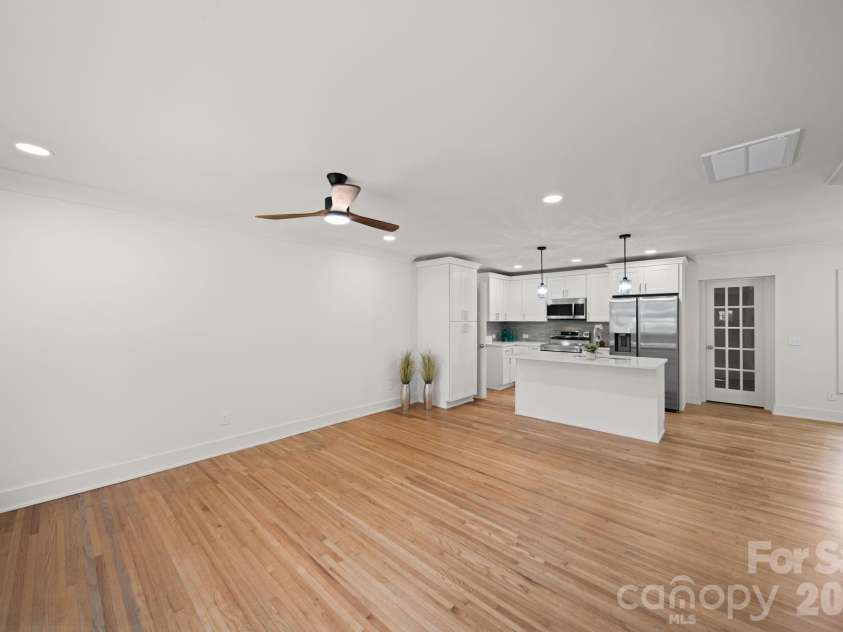 1041 Watts Drive, Charlotte, NC 28216.  MLS# CAR4411321, YatesRealty ID 44365. 