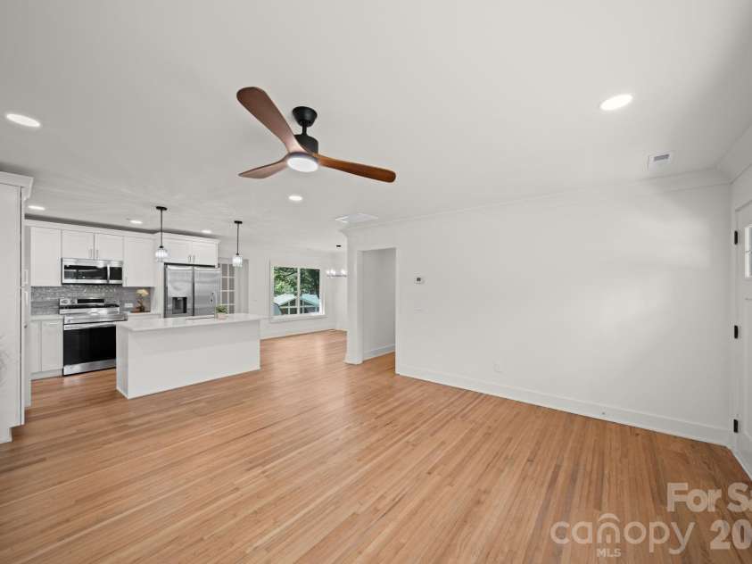 1041 Watts Drive, Charlotte, NC 28216.  MLS# CAR4411321, YatesRealty ID 44365. 