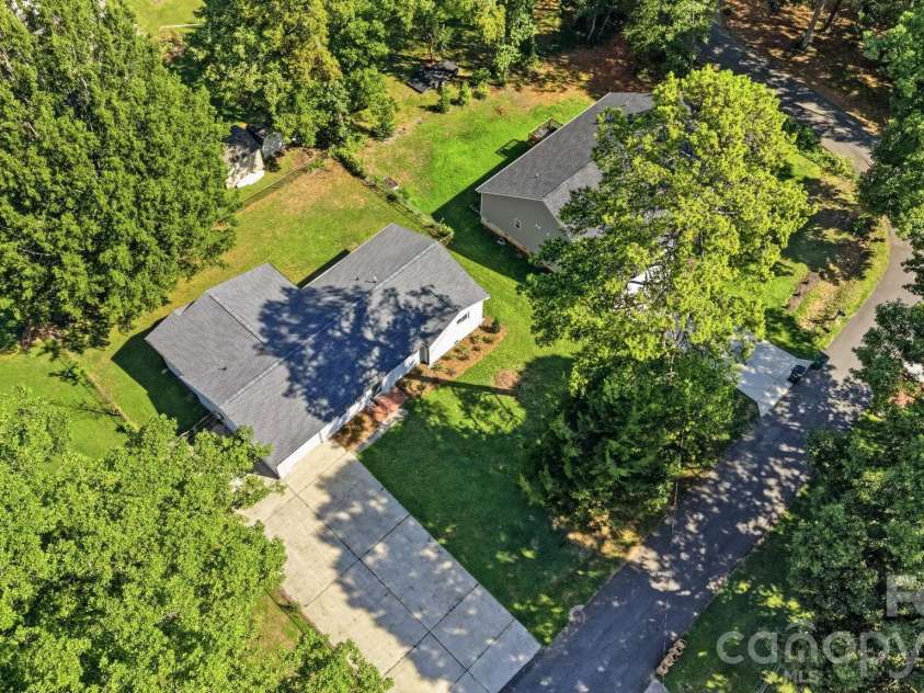 1041 Watts Drive, Charlotte, NC 28216.  MLS# CAR4411321, YatesRealty ID 44365. 