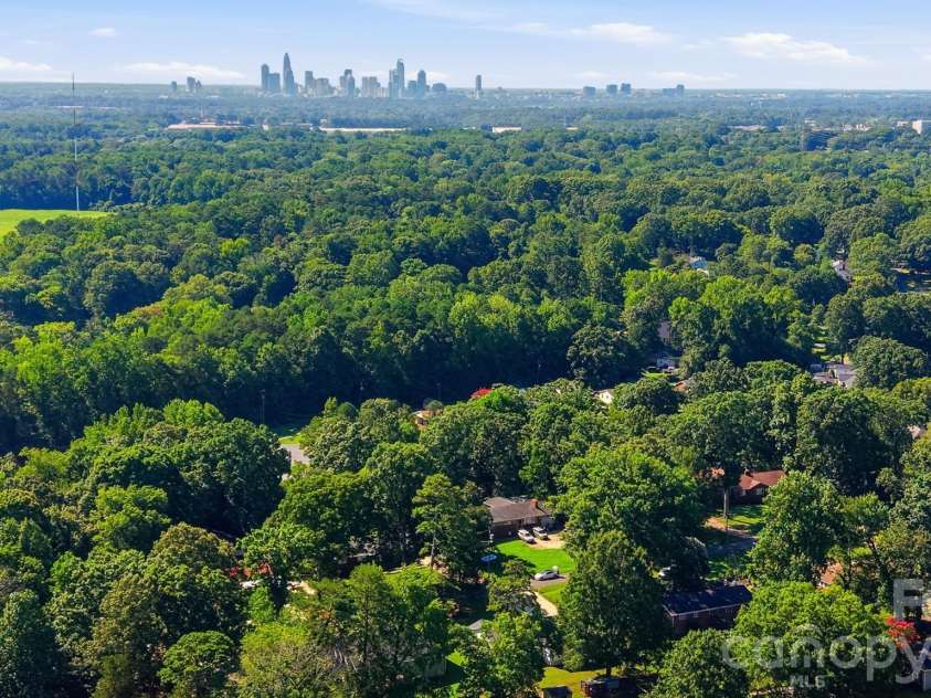 1041 Watts Drive, Charlotte, NC 28216.  MLS# CAR4411321, YatesRealty ID 44365. 