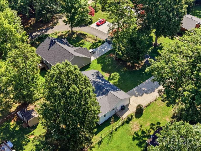 1041 Watts Drive, Charlotte, NC 28216.  MLS# CAR4411321, YatesRealty ID 44365. 