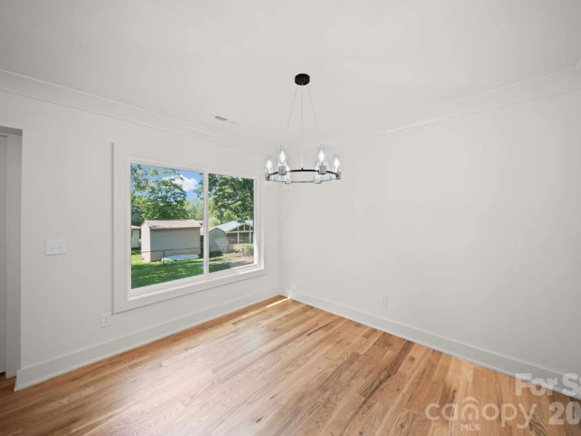 1041 Watts Drive, Charlotte, NC 28216.  MLS# CAR4411321, YatesRealty ID 44365. Dining Room