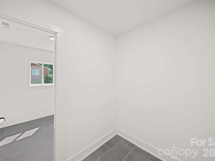 1041 Watts Drive, Charlotte, NC 28216.  MLS# CAR4411321, YatesRealty ID 44365. Drop Zone