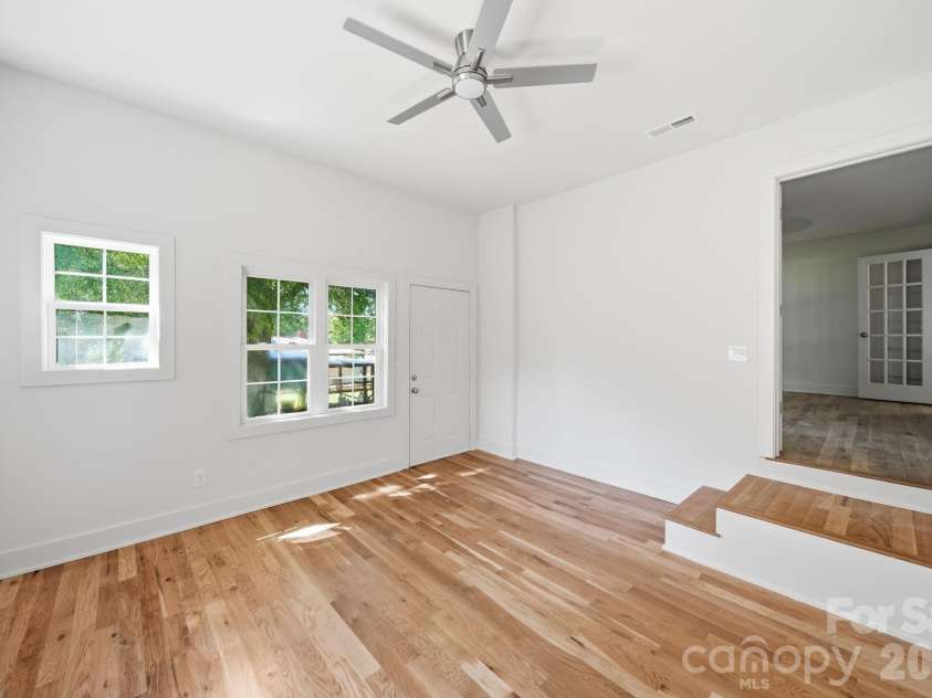1041 Watts Drive, Charlotte, NC 28216.  MLS# CAR4411321, YatesRealty ID 44365. Flex 2/Den/ Office
