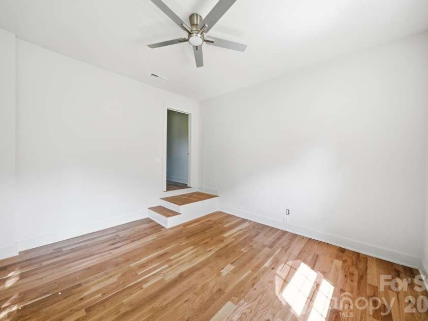 1041 Watts Drive, Charlotte, NC 28216.  MLS# CAR4411321, YatesRealty ID 44365. Flex 2/Extra Sleeping Area