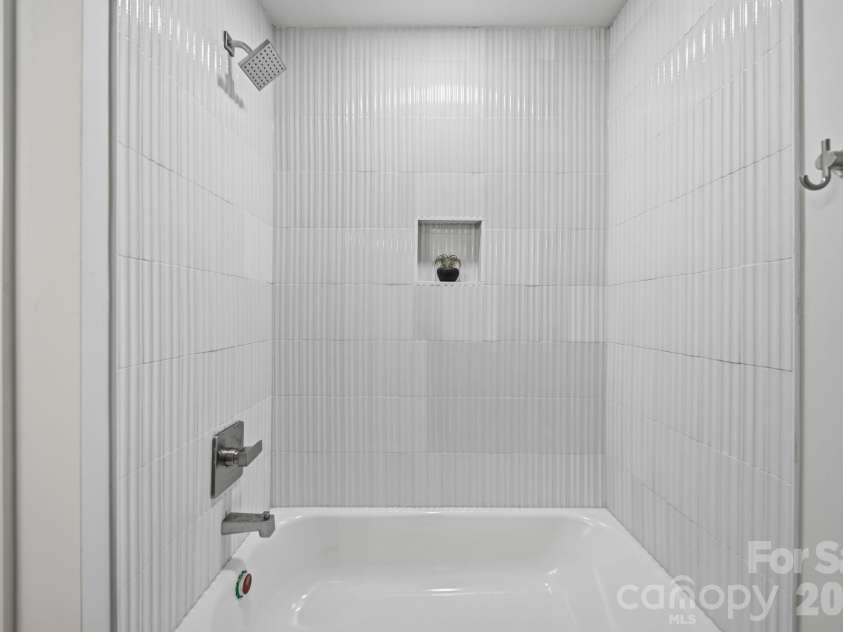 1041 Watts Drive, Charlotte, NC 28216.  MLS# CAR4411321, YatesRealty ID 44365. Hall Bath Tub Surround