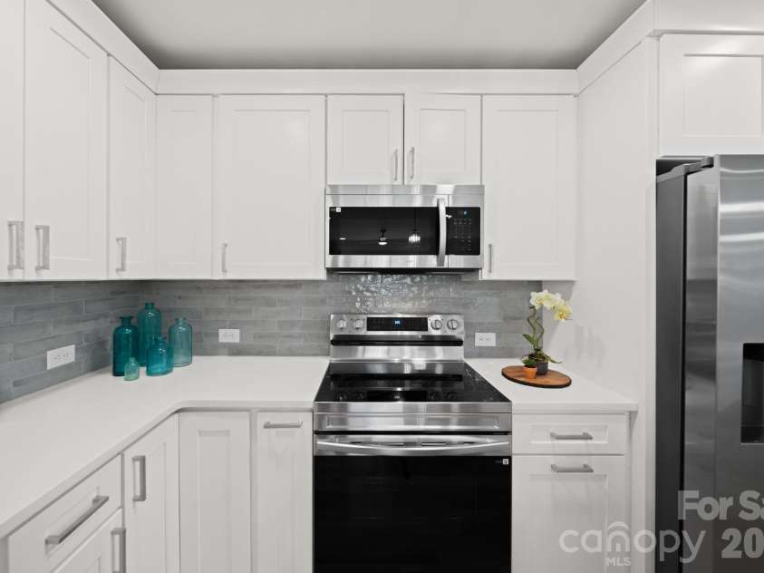 1041 Watts Drive, Charlotte, NC 28216.  MLS# CAR4411321, YatesRealty ID 44365. New Appliances
