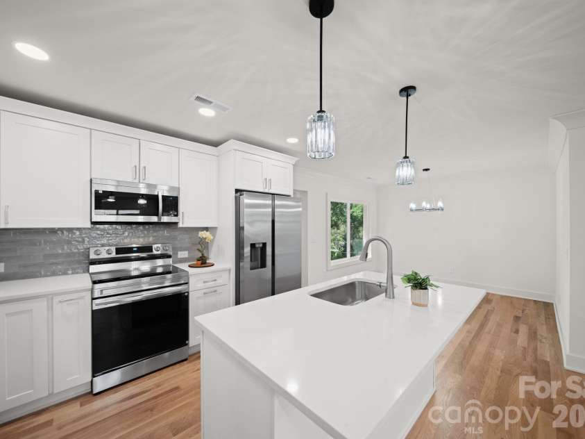1041 Watts Drive, Charlotte, NC 28216.  MLS# CAR4411321, YatesRealty ID 44365. Quartz Counters & New Cabinets
