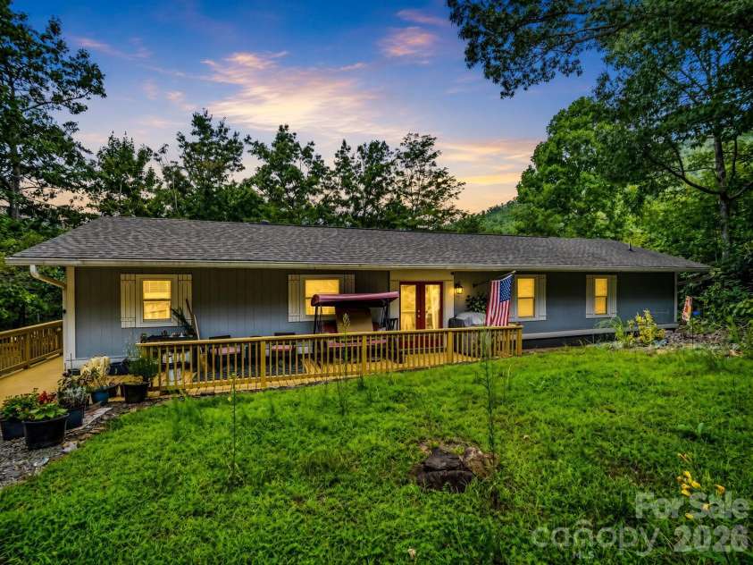 16 Starlight Drive, Black Mountain, NC 28711.  MLS# CAR4408107, YatesRealty ID 44366. 