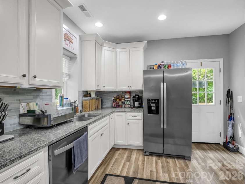 16 Starlight Drive, Black Mountain, NC 28711.  MLS# CAR4408107, YatesRealty ID 44366. 