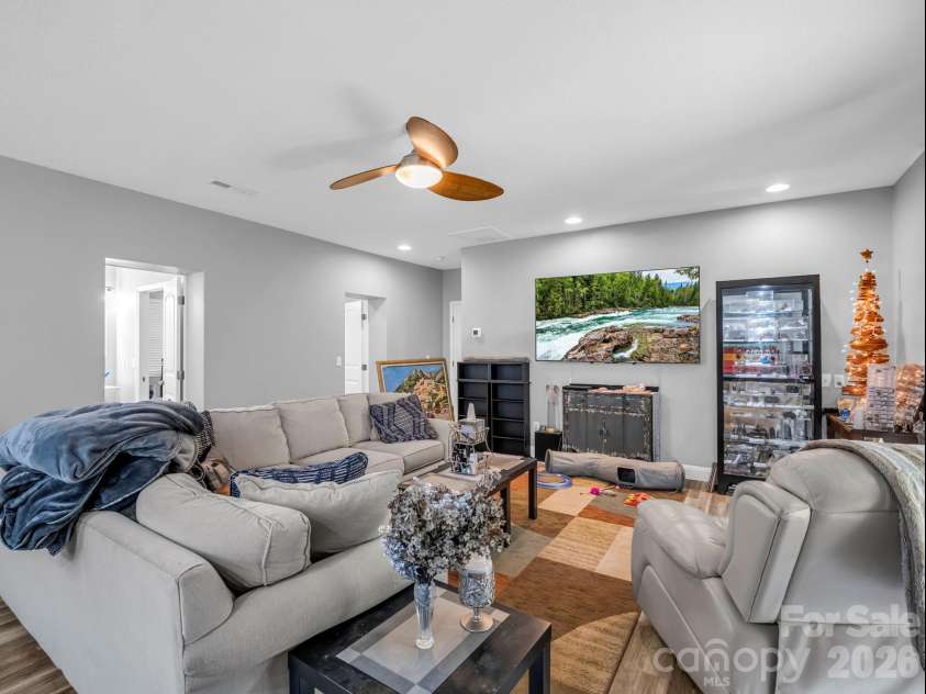 16 Starlight Drive, Black Mountain, NC 28711.  MLS# CAR4408107, YatesRealty ID 44366. 