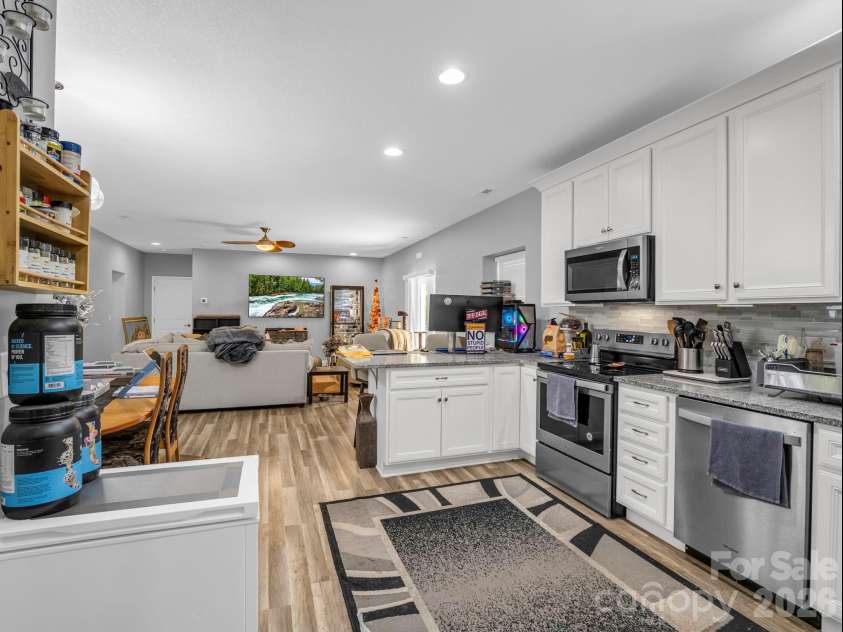 16 Starlight Drive, Black Mountain, NC 28711.  MLS# CAR4408107, YatesRealty ID 44366. 