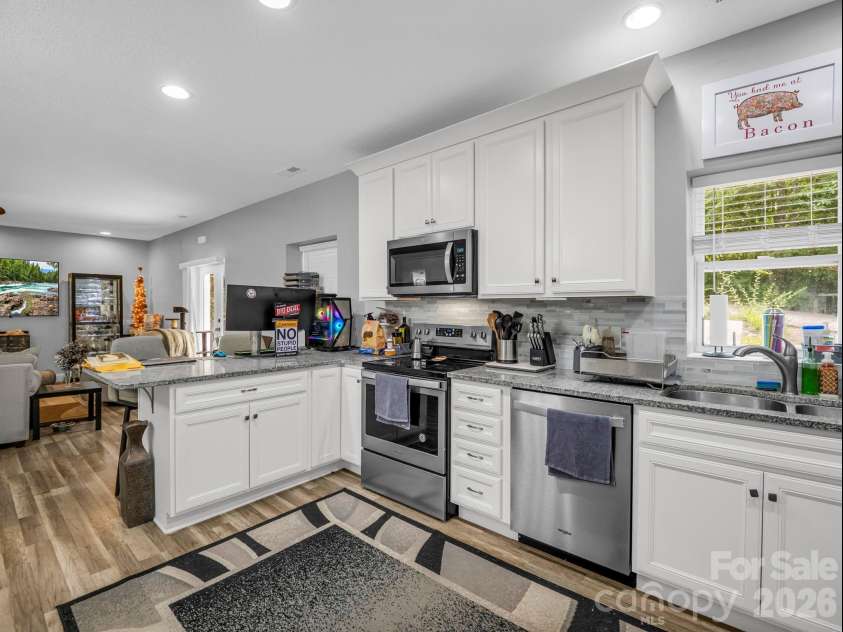 16 Starlight Drive, Black Mountain, NC 28711.  MLS# CAR4408107, YatesRealty ID 44366. 